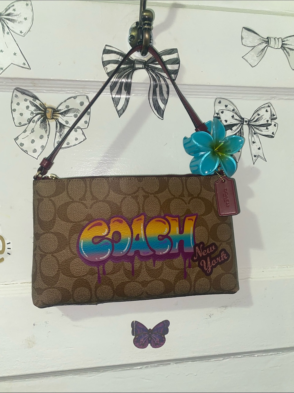 Coach Brown Signature Canvas Wristlet 🌈 Graffiti New York EUC
